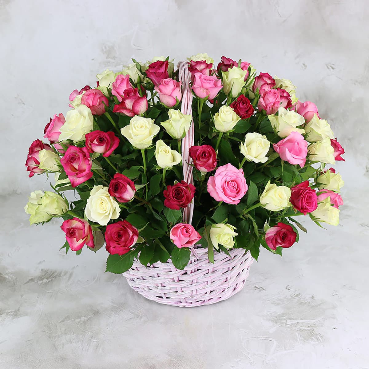 101 белая и розовая роза в корзине, Кения