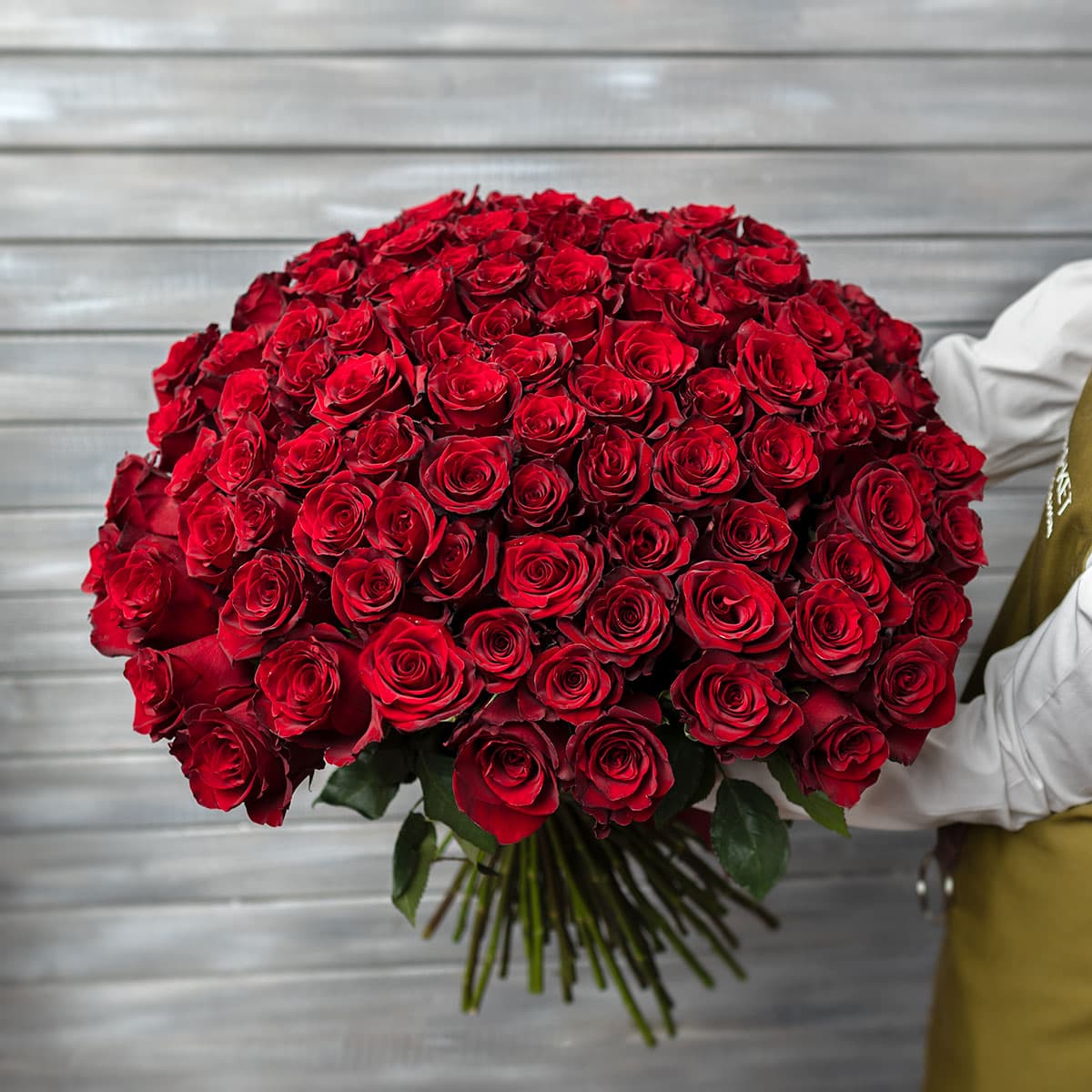 101 красная роза с лентой Эквадор 50 см — фото 1