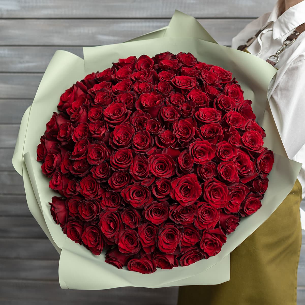 101 красная роза в упаковке Эквадор 50 см — фото 1