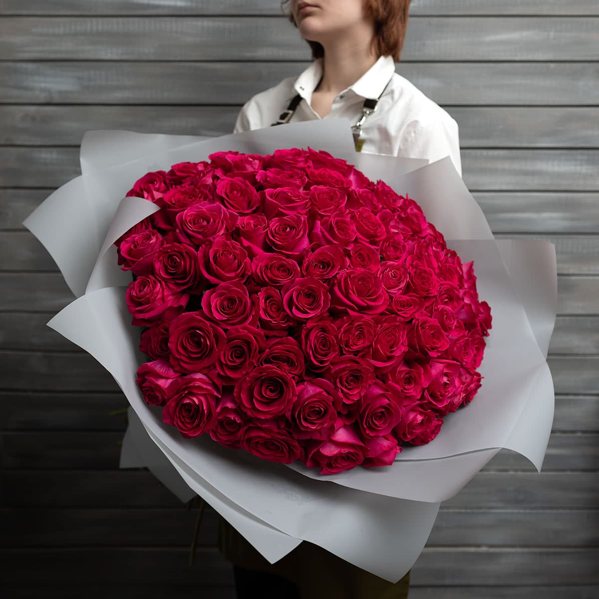 101 малиновая роза в упаковке Эквадор 50 см — фото 1