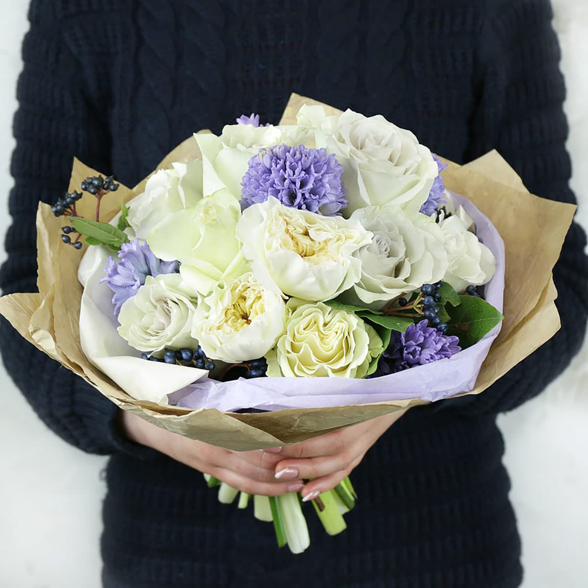 Авторский букет из роз и гиацинтов — фото 1