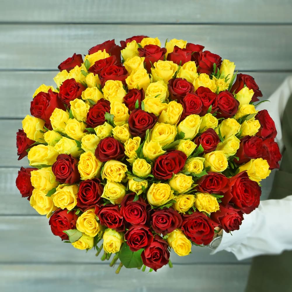 101 желтая и красная роза с лентой Кения 40 см. — фото 1